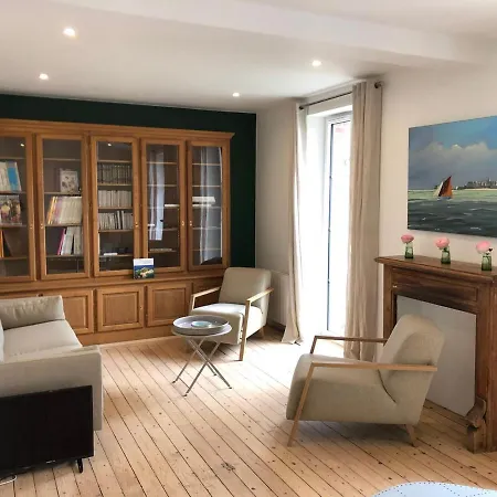 House 6 Bedrooms Saint Enogat Neighborhood دينار